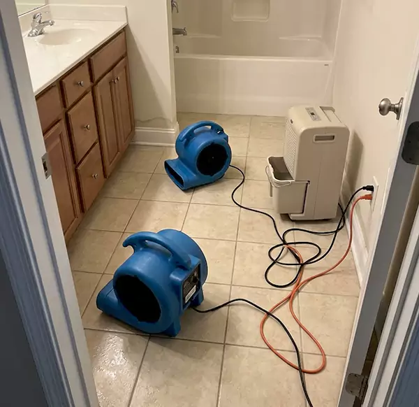 Why Homeowners & Businesses Choose Garland Water Damage Pro for Flooded Bathroom Services in Garland, TX?